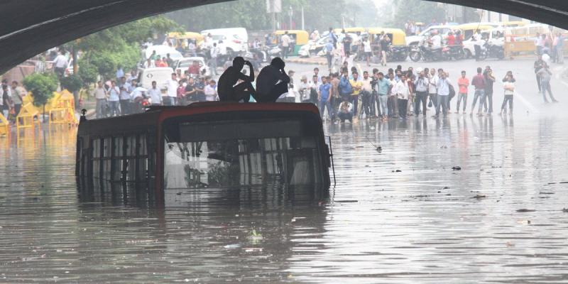 दिल्ली में बारिश के कारण कई इलाकों में जलभराव