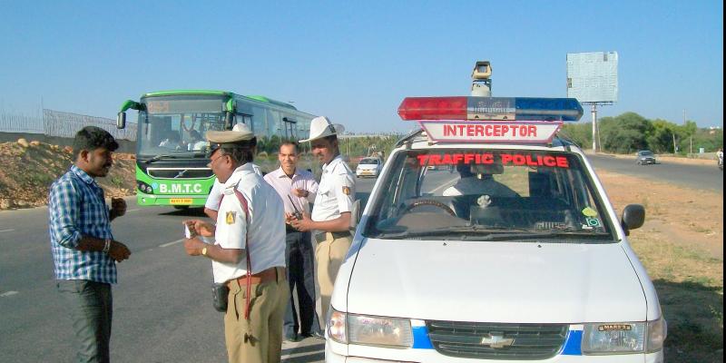 सरकार ने किया बड़ा बदलाव, ड्राइविंग लाइसेंस, आरसी व अन्य डॉक्यूमेंट  अब डिजिटल रूप में किए जाएंगे स्विकार