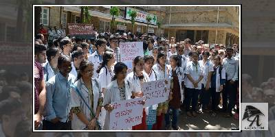 मौलाना आजाद अस्‍पताल में डॉक्‍टर की पिटाई, दिल्‍ली में १००० से अधिक डॉक्‍टर हड़ताल पर