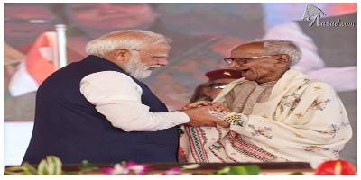 Makhanlal Sarkar with Modi