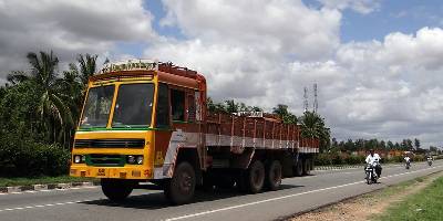 ट्रांसपोर्टर हड़ताल का आज दूसरा दिन, कई स्थानों पर सार्वजनिक परिवहन सेवाएं भी रही ठप